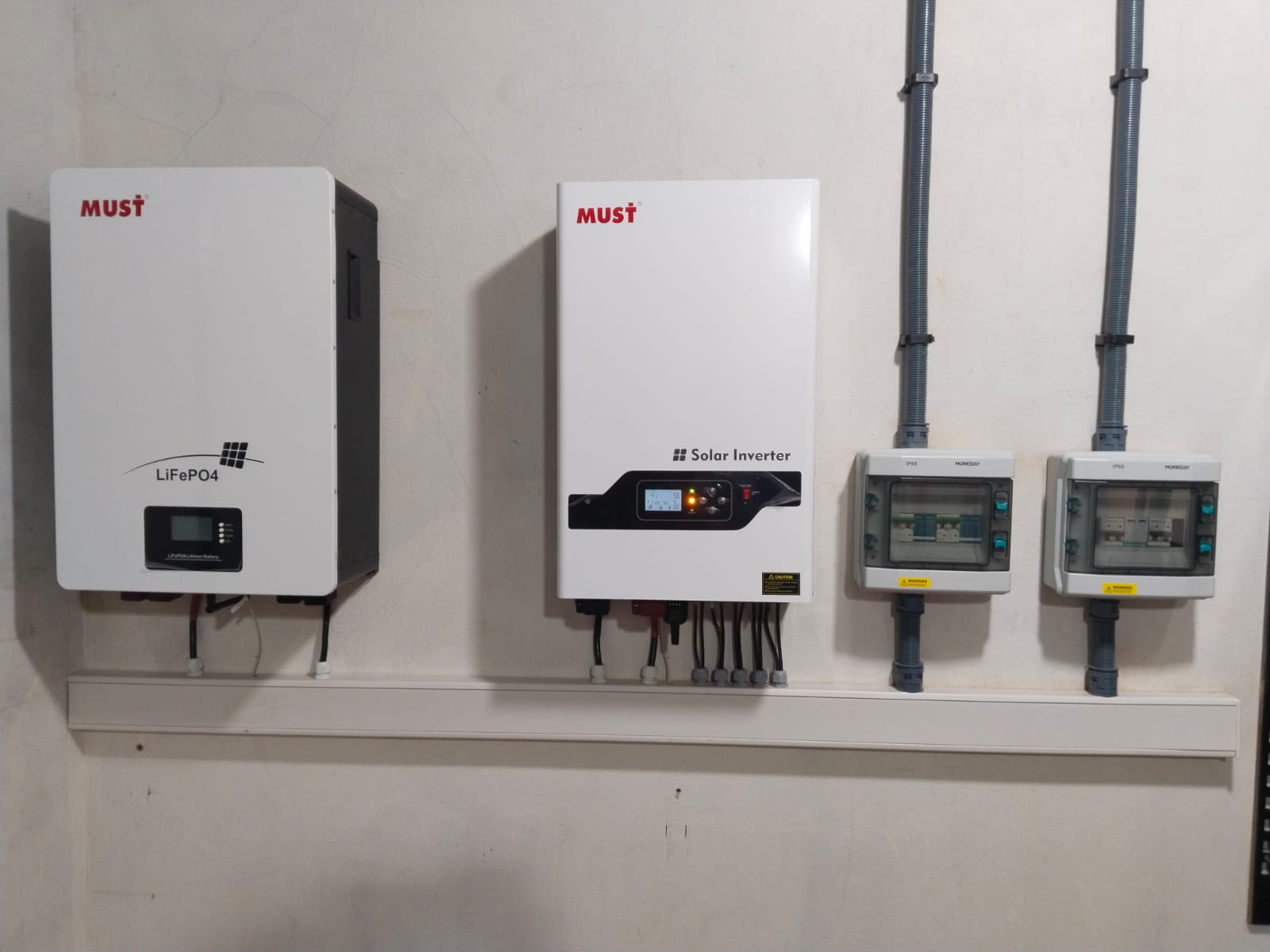 Batería LiFePO4 e inversor solar